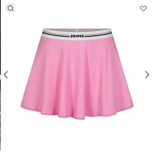 SKIMS fits everybody logo skort